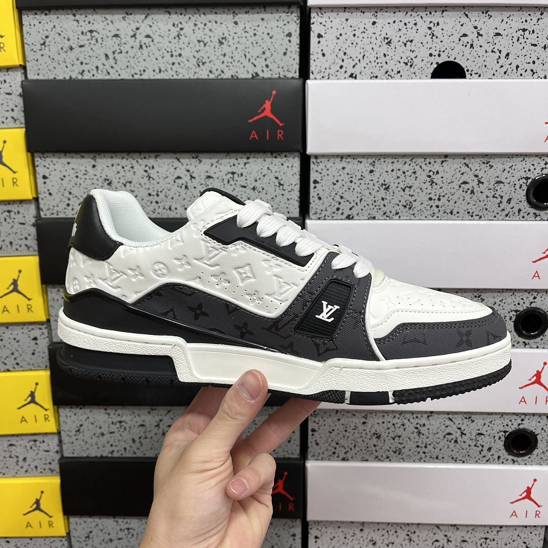 Louis Vuitton Trainer - Image 9