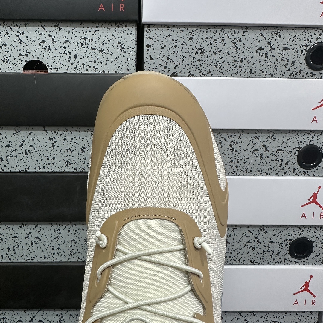 On Running Cloudsolo LOEWE (Dark Sand Cream) - Image 6
