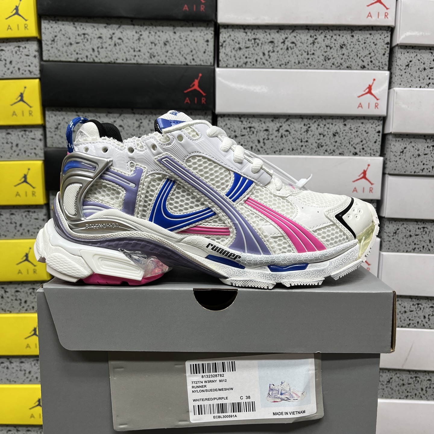 Balenciaga BLCG Runner 7.5 - Image 11