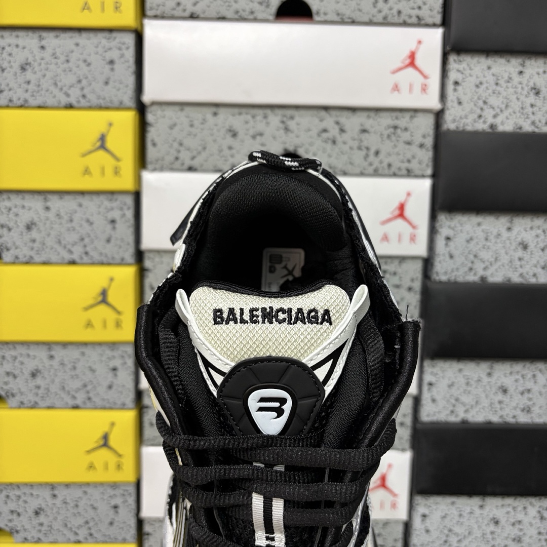 Balenciaga Runner LED 7.5 (Black White) - Image 10