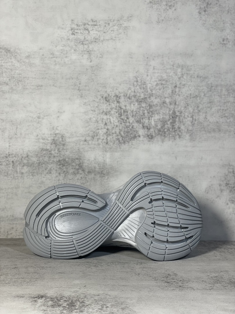 Balenciaga Circuit - Image 26