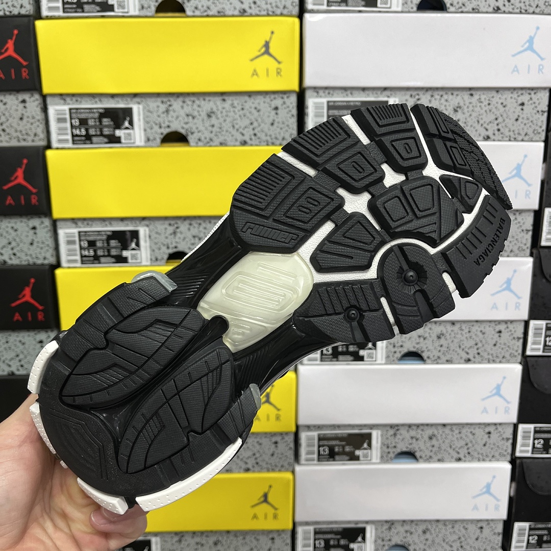 Balenciaga BLCG Runner 7 Gen - Image 9