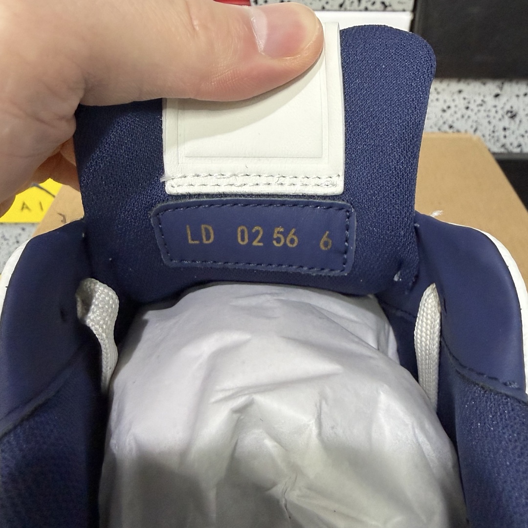 Louis Vuitton Trainer - Image 9