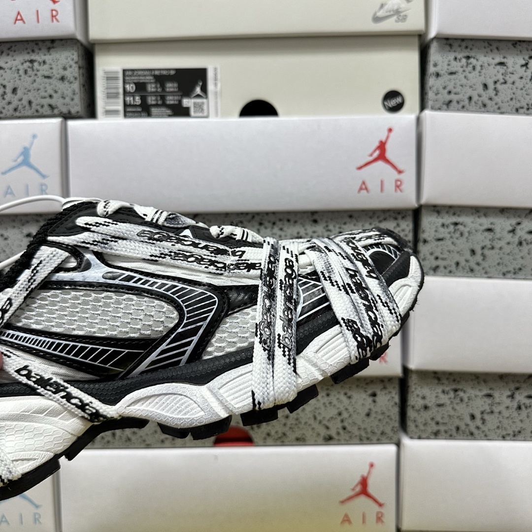 Balenciaga 3XL Extreme Lace 9010 - Image 3