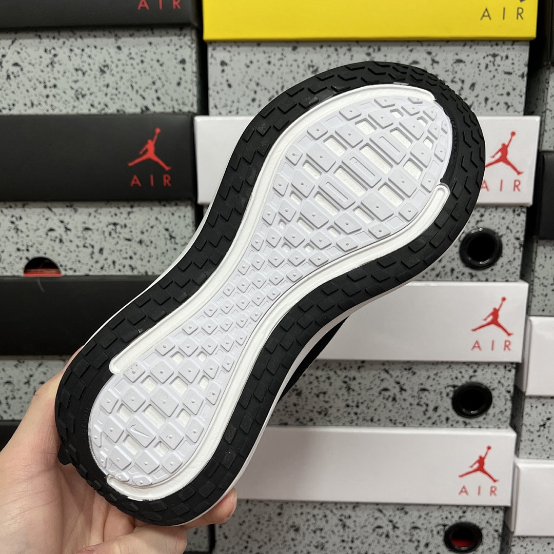 Nike Zoom Vomero - Image 10