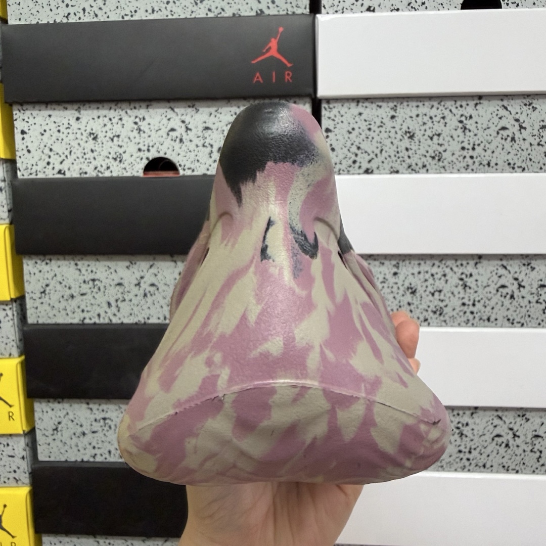 Adidas Slide/Foam Runner - Image 58