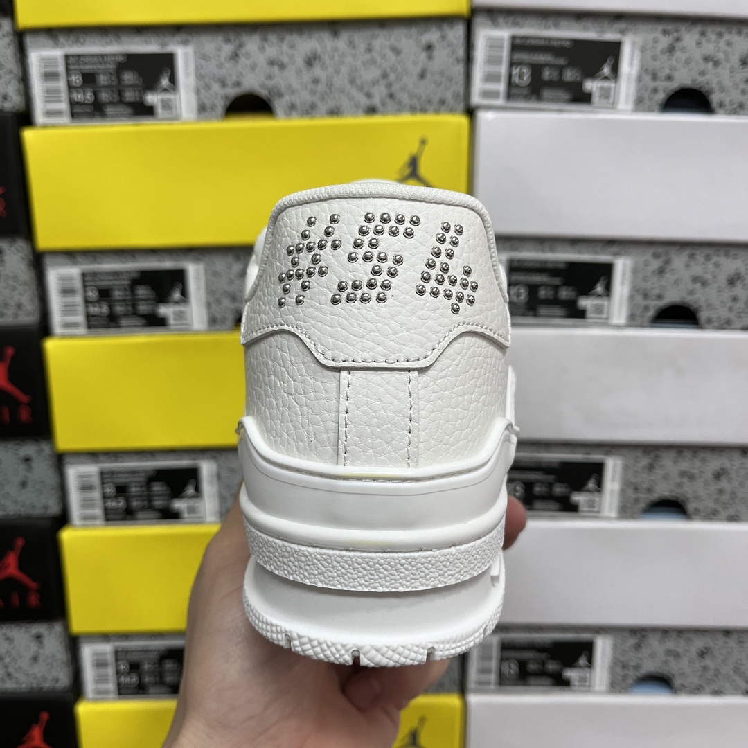 Louis Vuitton Trainer V2-01 - Image 7
