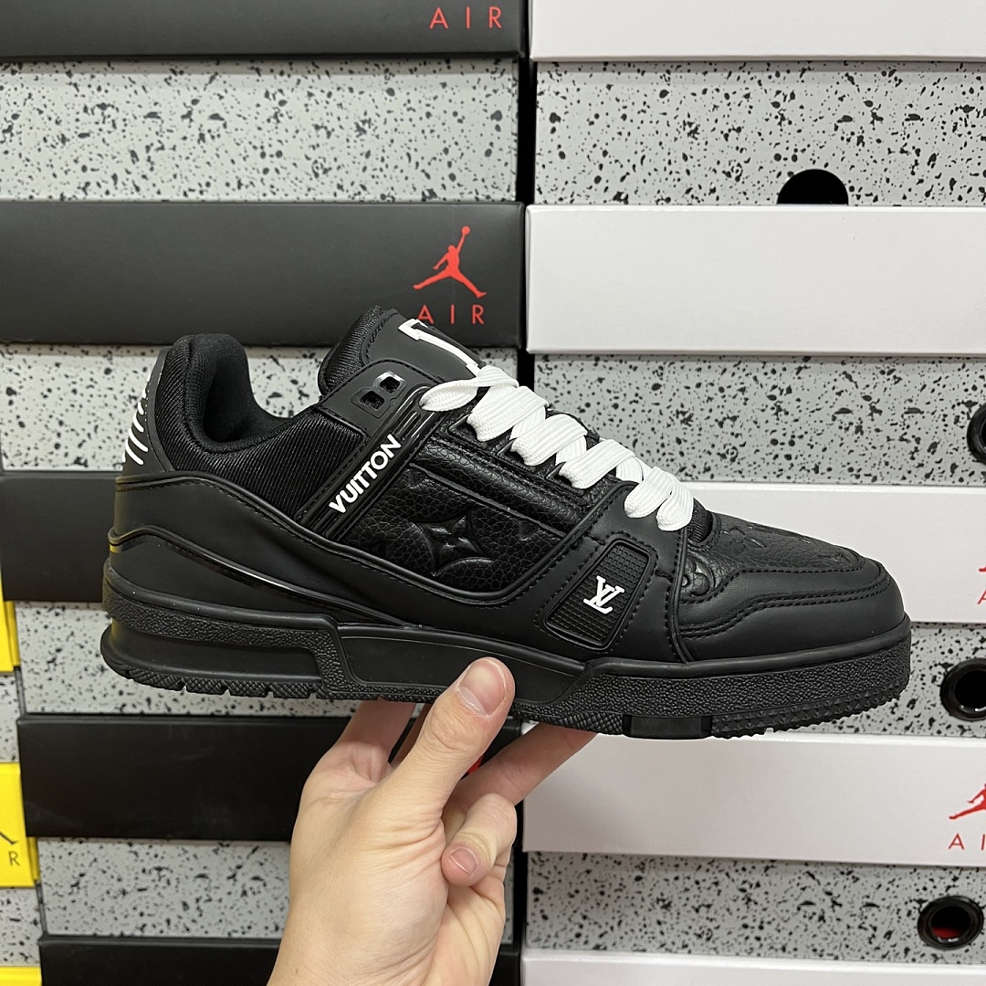 Louis Vuitton Trainer - Image 9