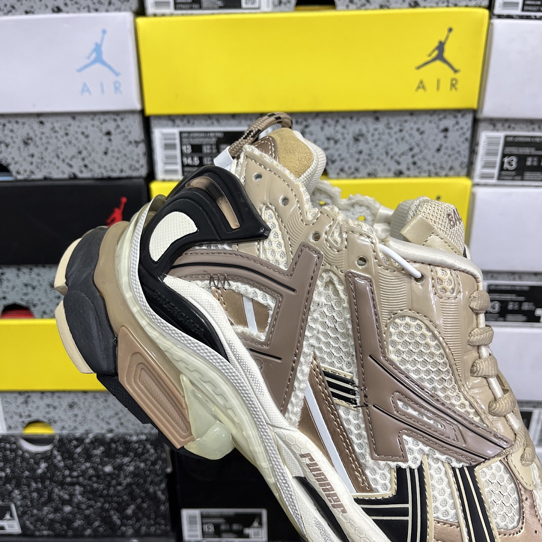 Balenciaga BLCG Runner 7.0 - Image 4