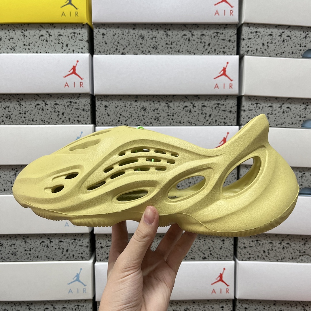 Adidas Slide/Foam Runner - Image 31