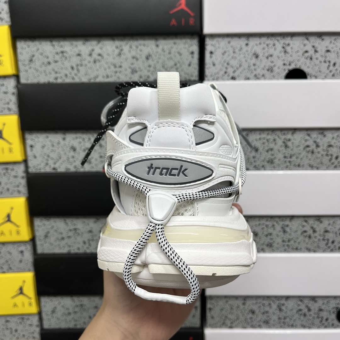 Balenciaga BLCG Track 3.0 - Image 9