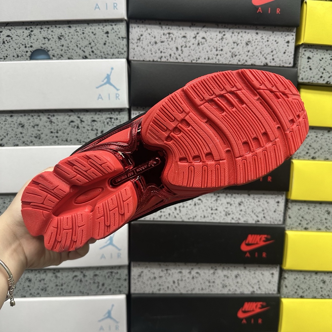 On Running Ozweego 3 Raf Simons Black Scarlet - Image 10