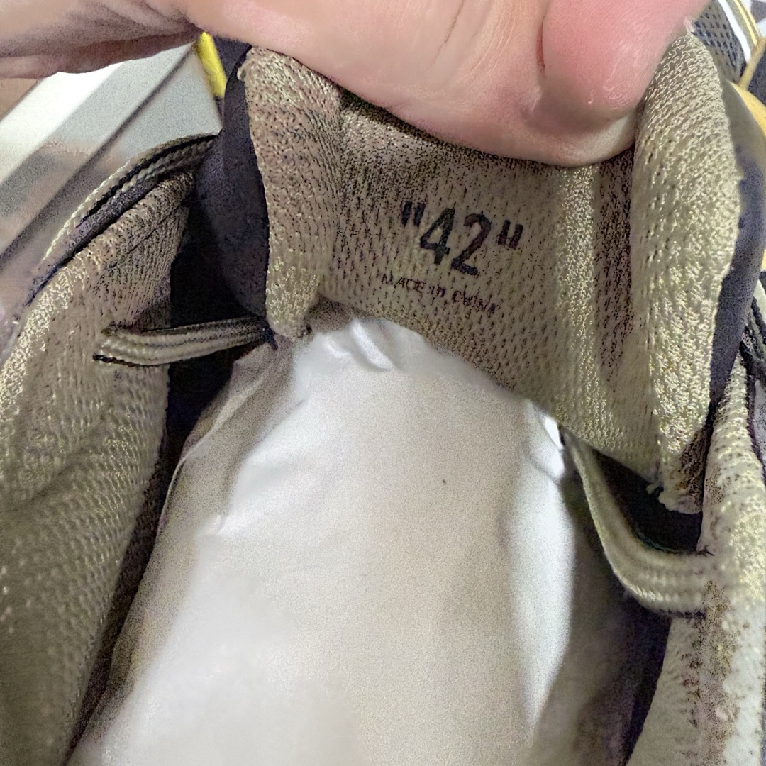 Off-White Be Right Back - Image 2