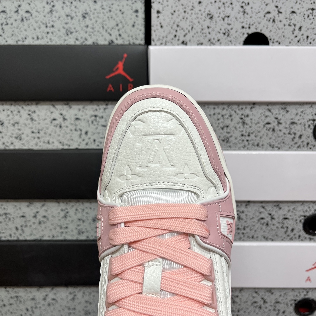 Louis Vuitton Trainer - Image 9