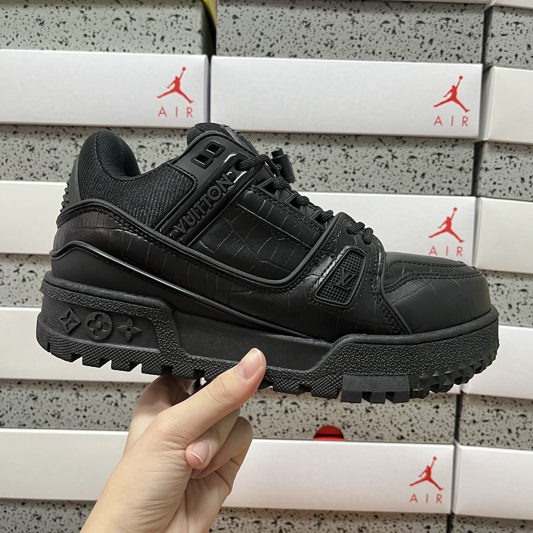 Louis Vuitton Trainer Maxi (Black) - Image 4