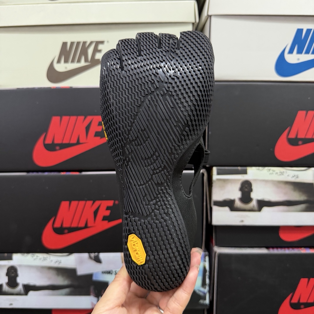 Suicoke Finger Chukka Boot - Image 3