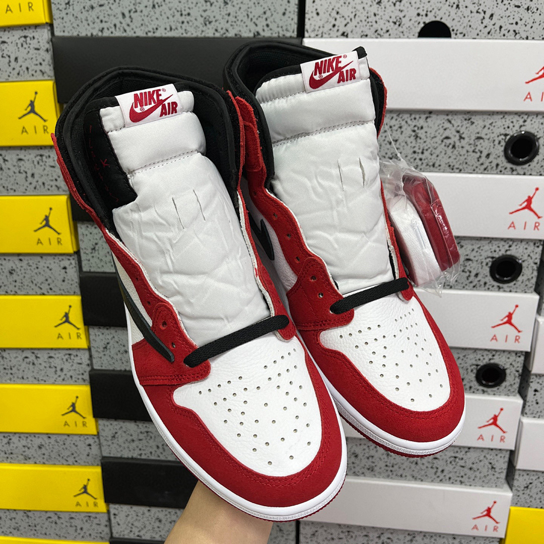 Nike Travis Scott × Air Jordan 1 "Chicago" Reverse High - Image 2