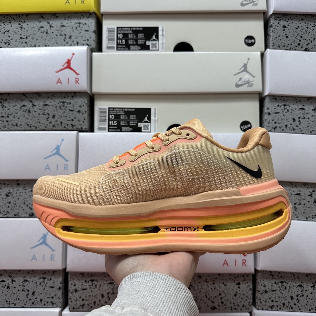 Nike Vomero Premium HQ2050-100 - Image 2