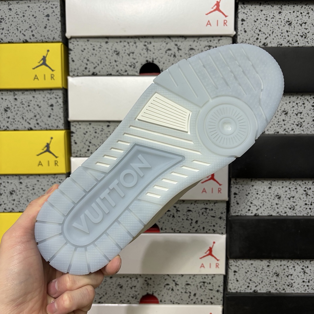 Louis Vuitton Trainer - Image 9