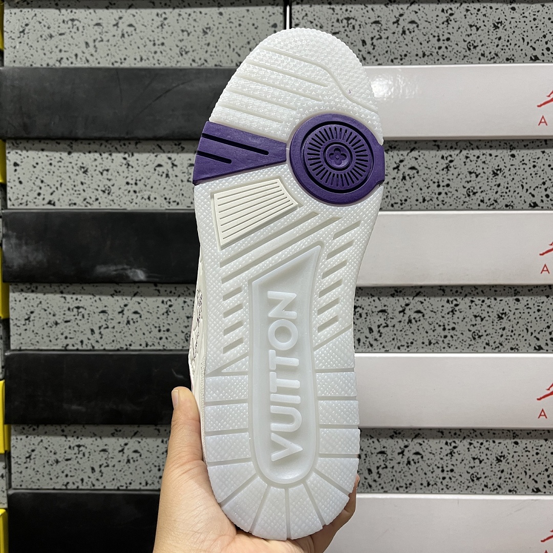 Louis Vuitton Trainer V2-10 - Image 8