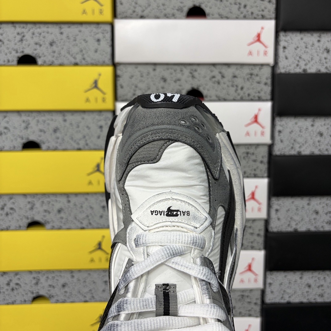 Balenciaga Runner LED 7 Gen - Image 2