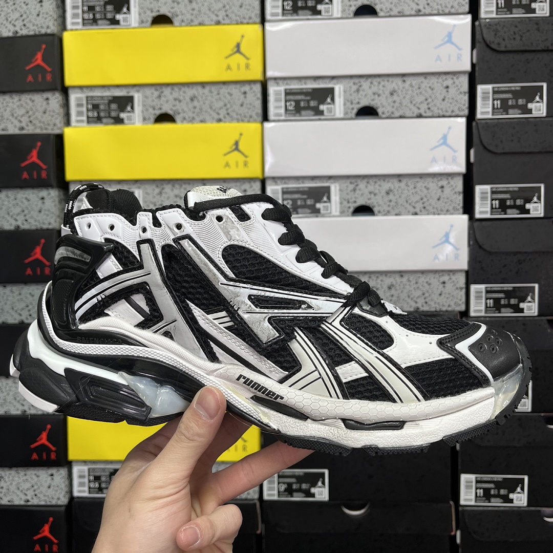 Balenciaga BLCG Runner 7.0 - Image 5