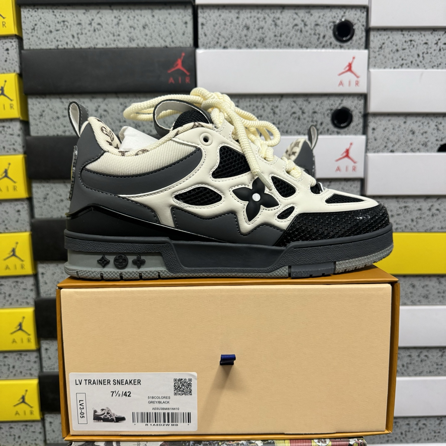 Louis Vuitton Skate Sneaker 3-5 - Image 10