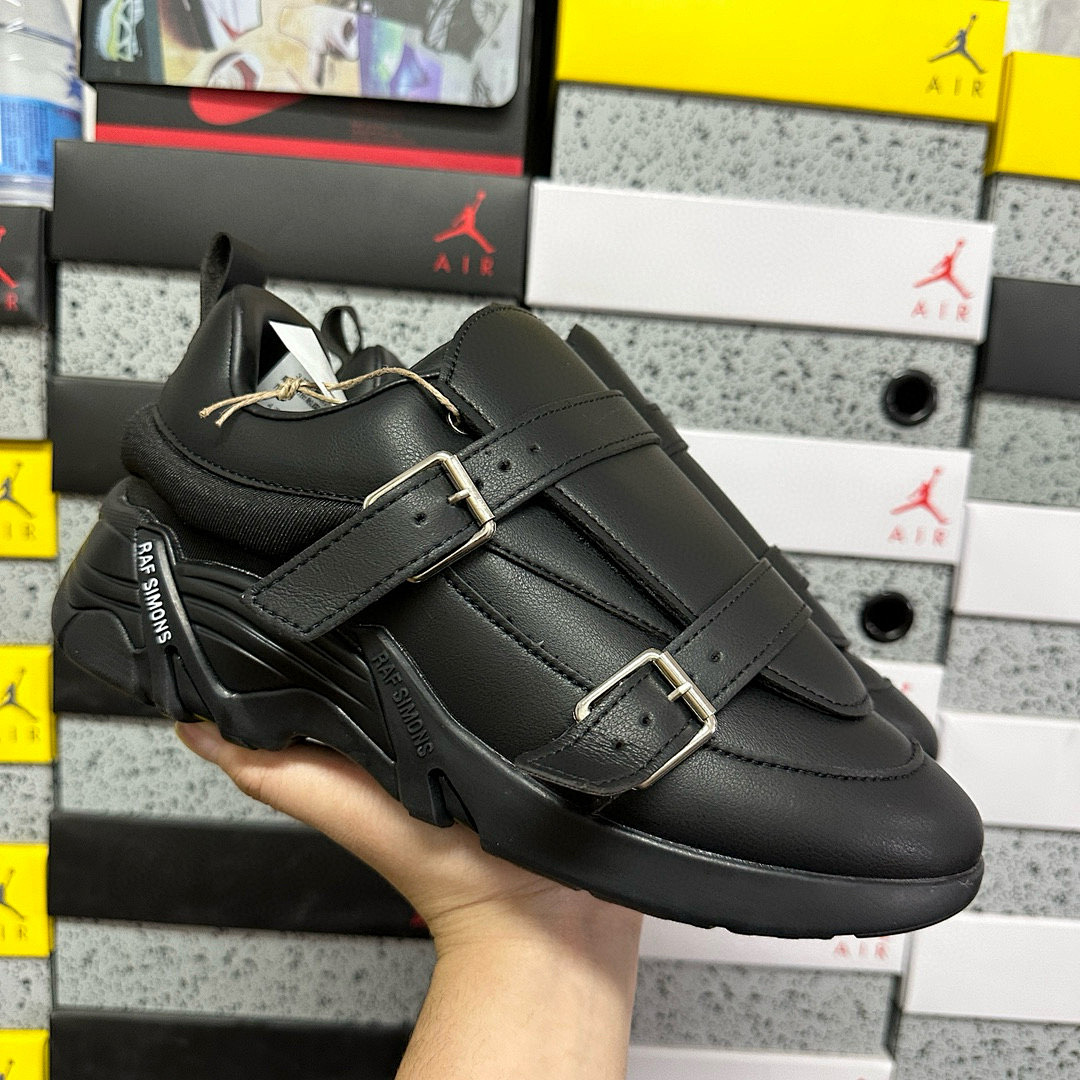 On Running Raf Simons Antei Low Top - Image 3