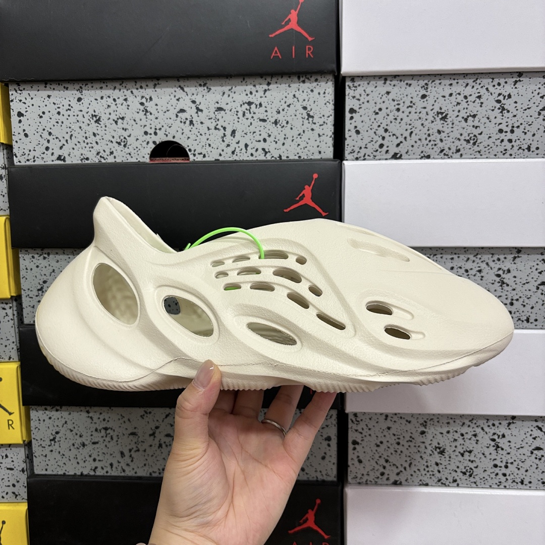 Adidas Slide/Foam Runner - Image 71