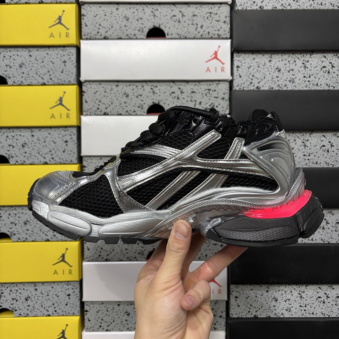 Balenciaga BLCG Runner 7.5 Black Silver LED - Image 10