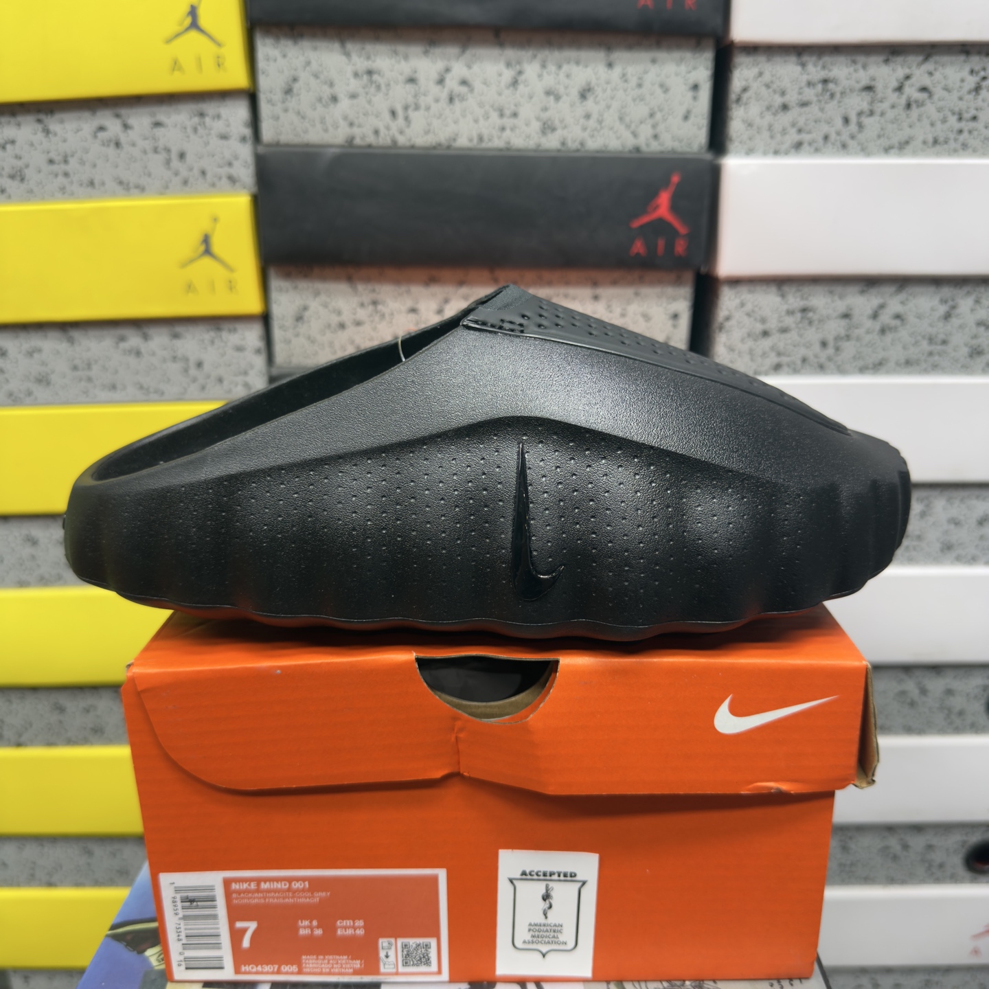 Nike Mind 001 Slide (Triple Black) - Image 10