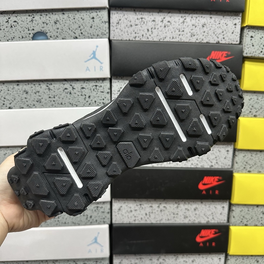 Alo Yoga Trail Black White A0892U_BLACK/ - Image 2