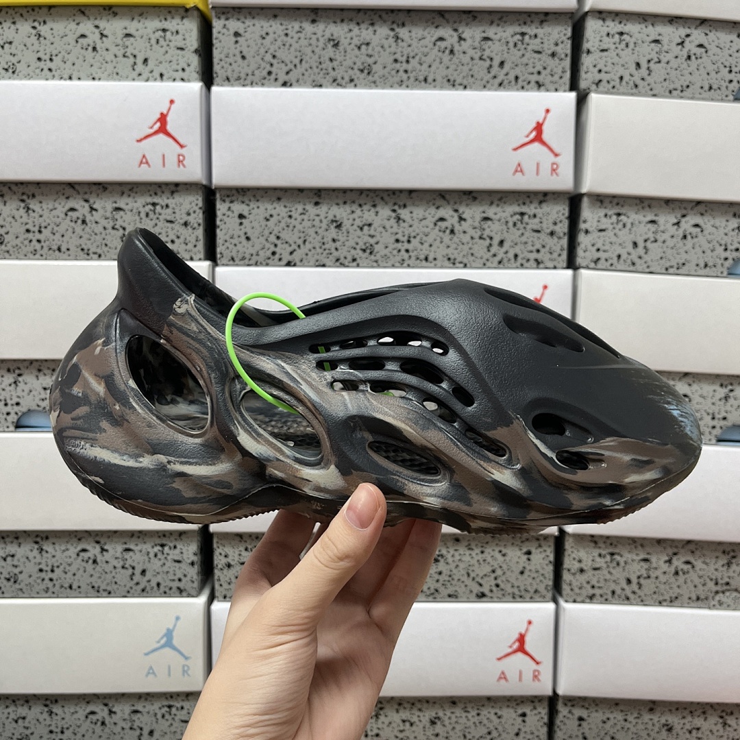 Adidas Slide/Foam Runner - Image 97