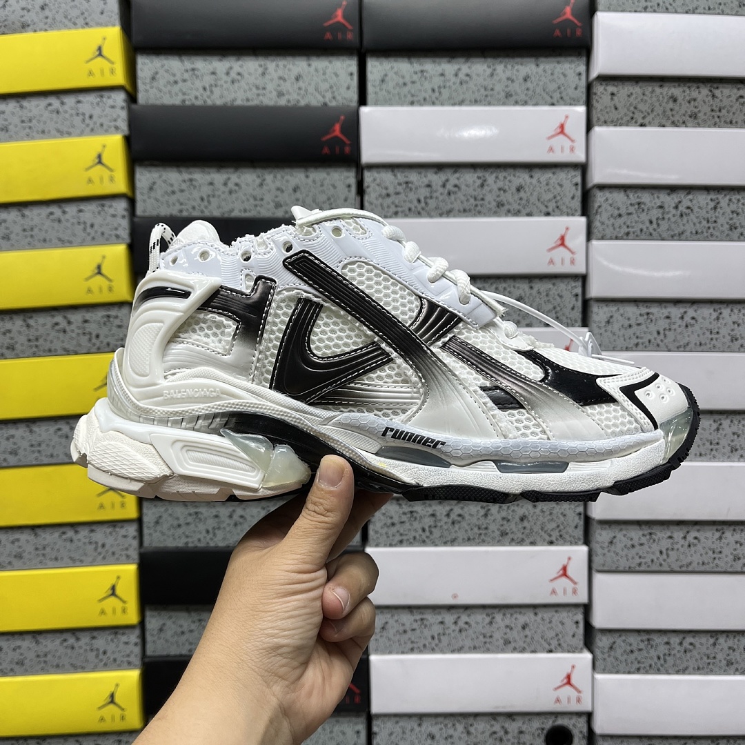 Balenciaga BLCG Runner 7.5 - Image 6