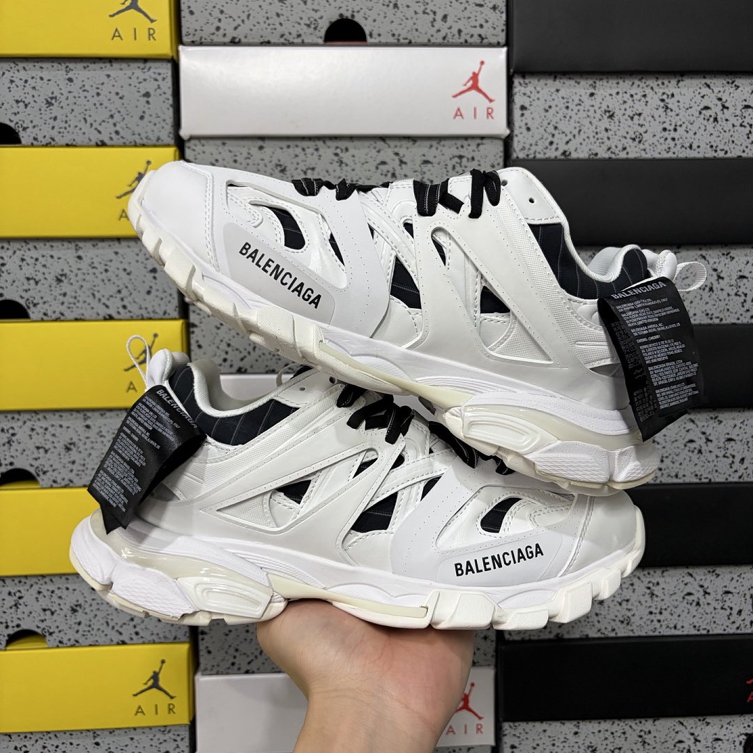 Balenciaga BLCG Track 3.0 - Image 12