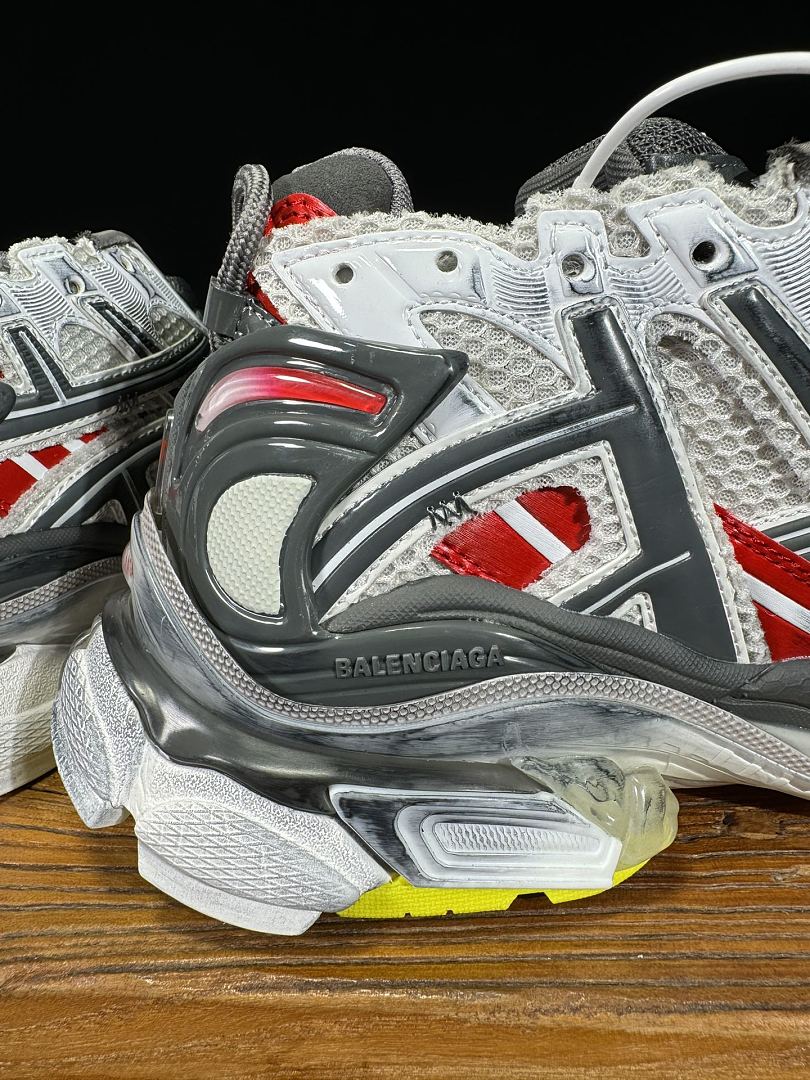 Balenciaga BLCG Runner 7.0 - Image 5