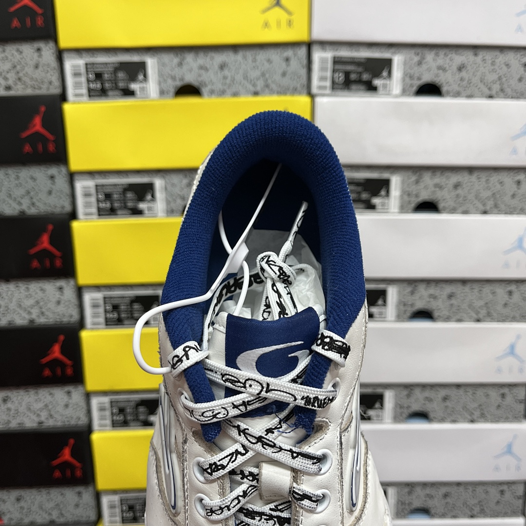 Balenciaga Hamptons Sneakers - Image 6