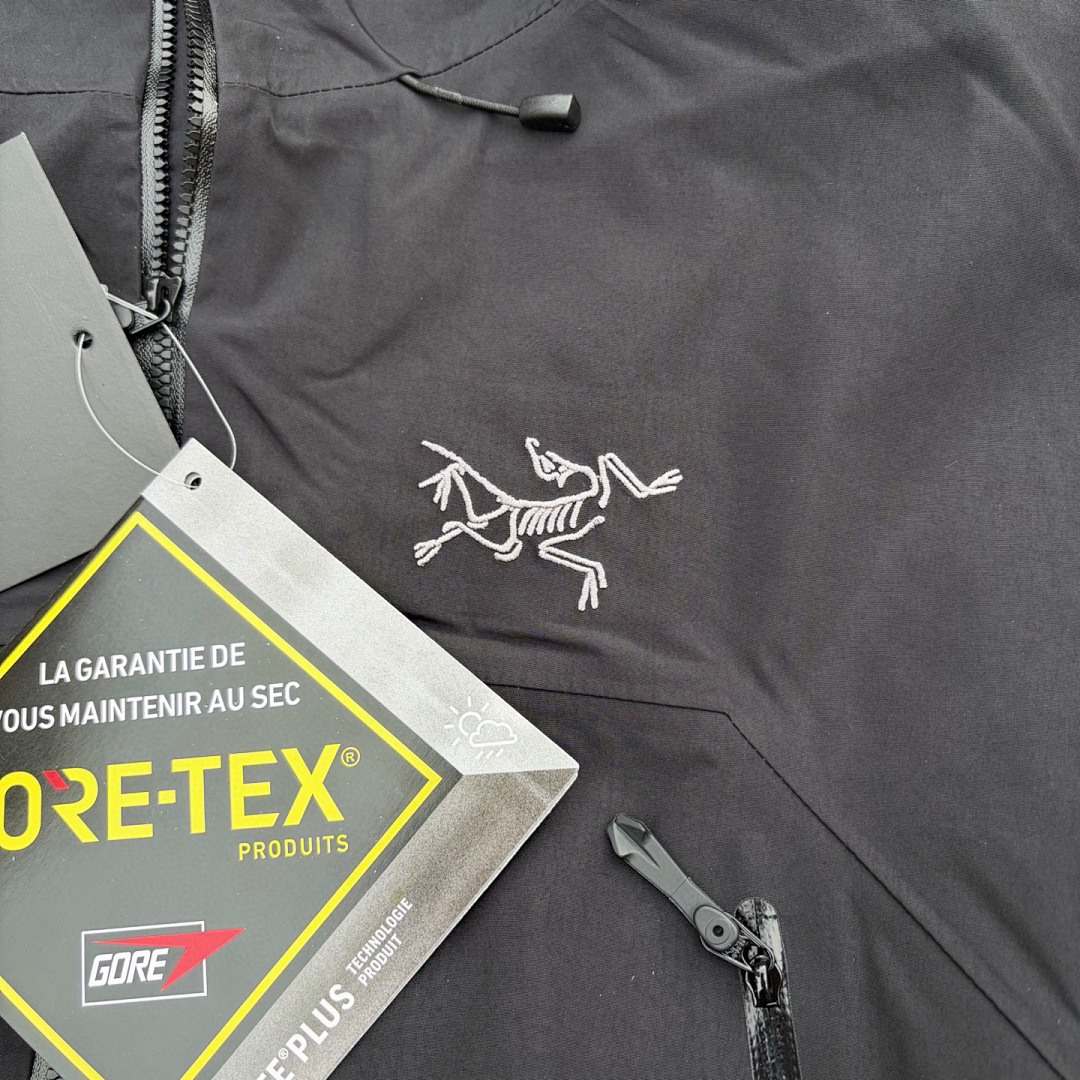 Arc'teryx Beta Jacket (Black SL) - Image 16