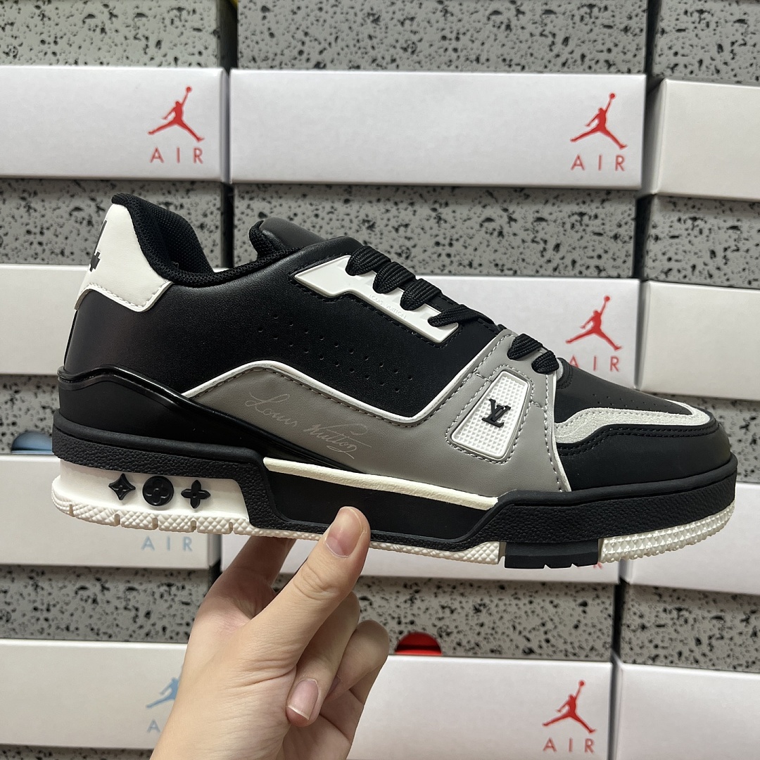 Louis Vuitton Trainer V2-05 - Image 7