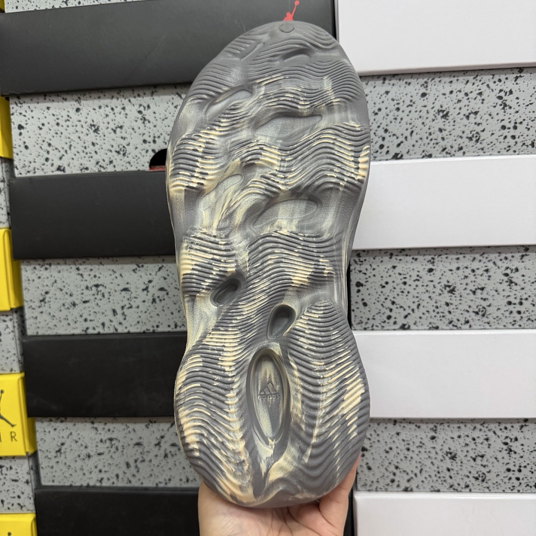 Adidas Slide/Foam Runner - Image 37