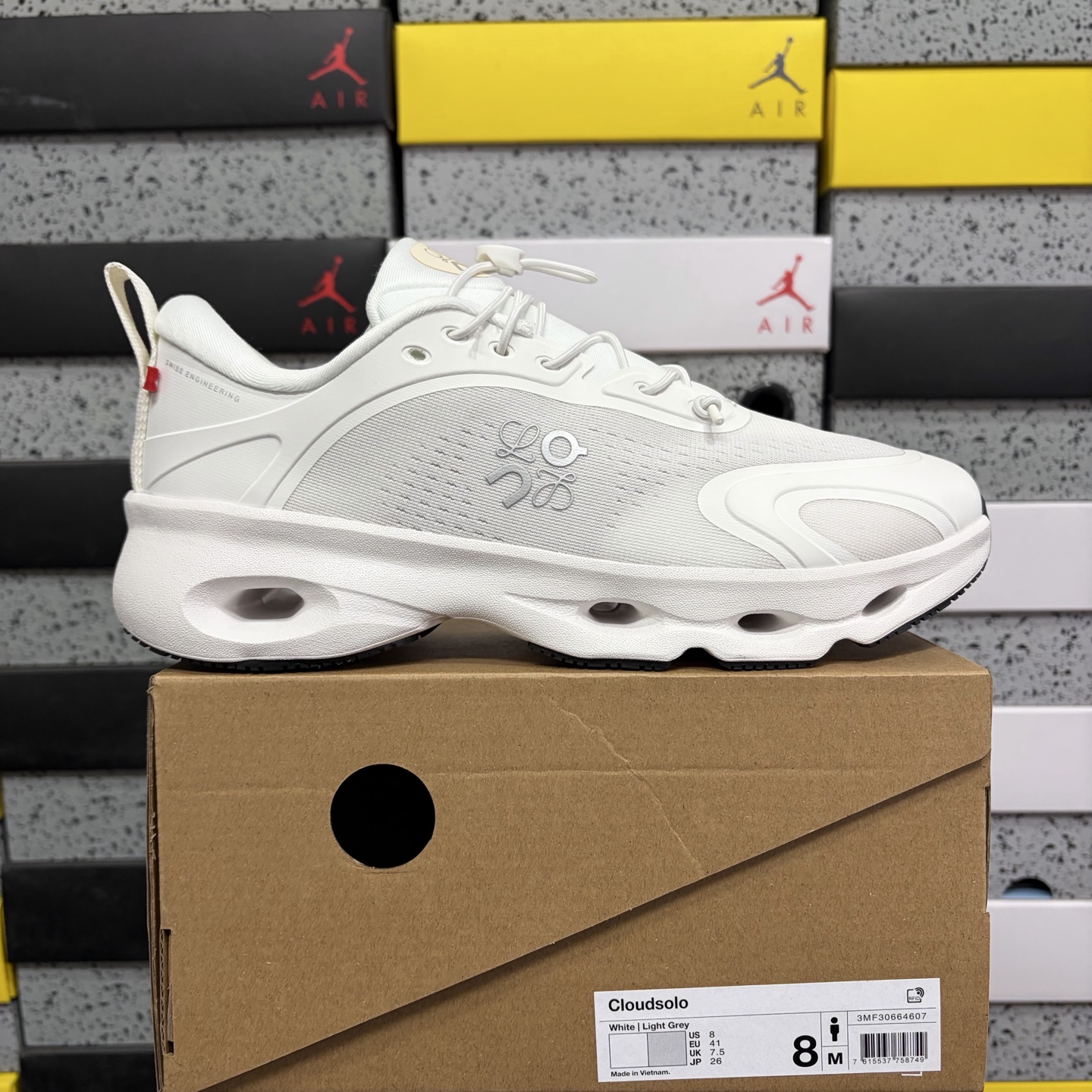 On Running Cloudsolo LOEWE (White Light Grey) - Image 11