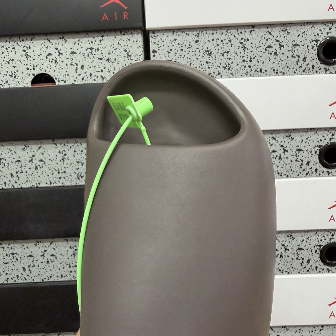 Adidas Slide/Foam Runner - Image 62
