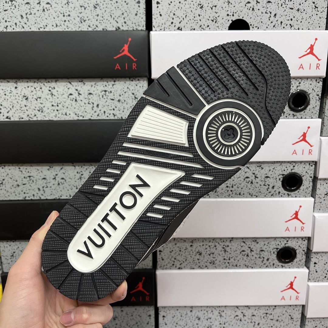 Louis Vuitton Trainer - Image 8