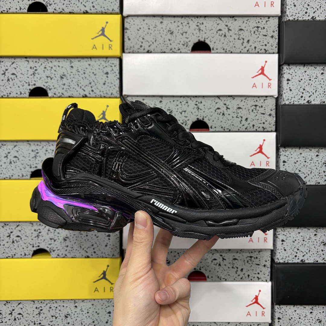 Balenciaga Runner LED Black 7.5 - Image 2