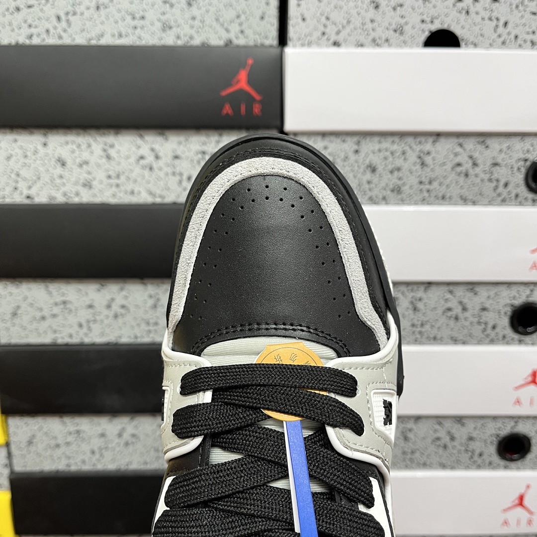 Louis Vuitton Trainer - Image 3