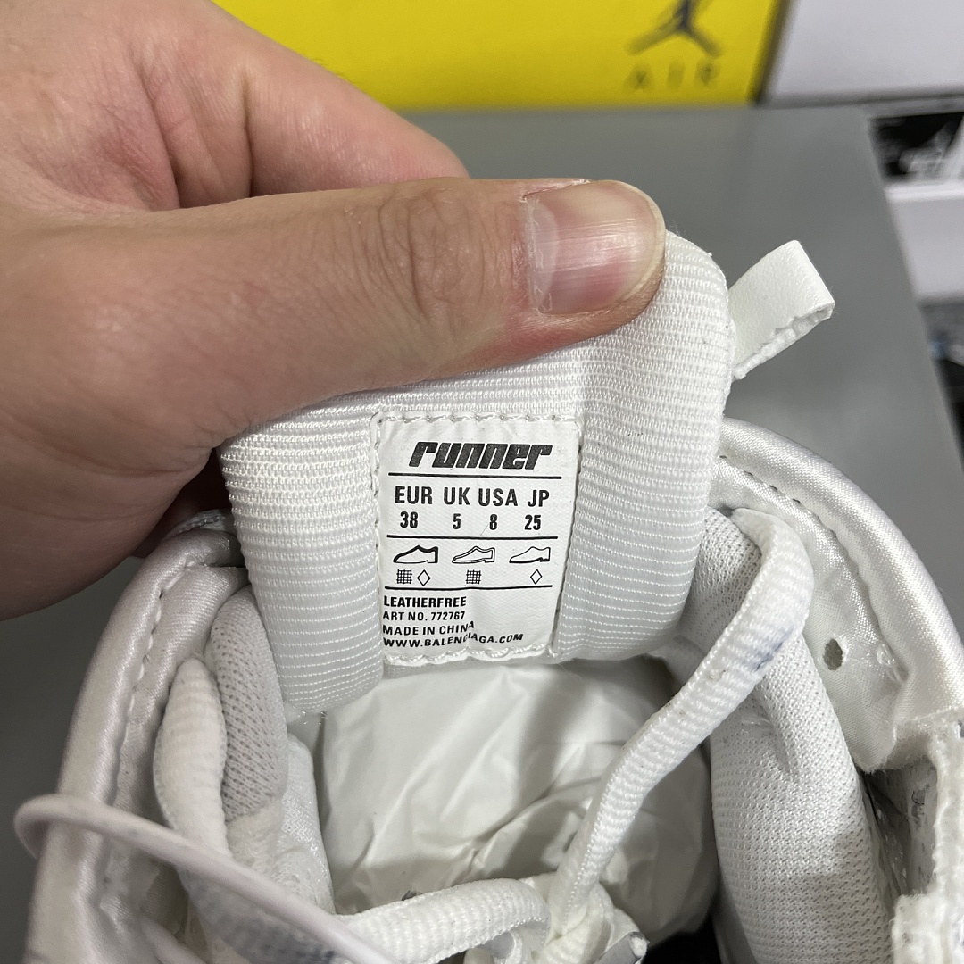 Balenciaga BLCG Runner 7.5 - Image 9