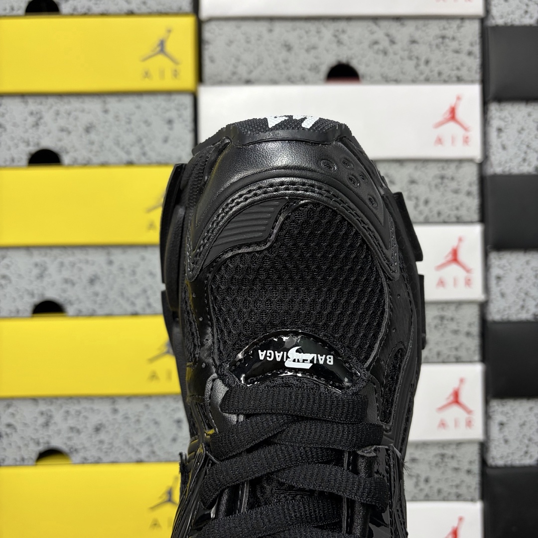 Balenciaga BLCG Runner Black 7.0 - Image 4
