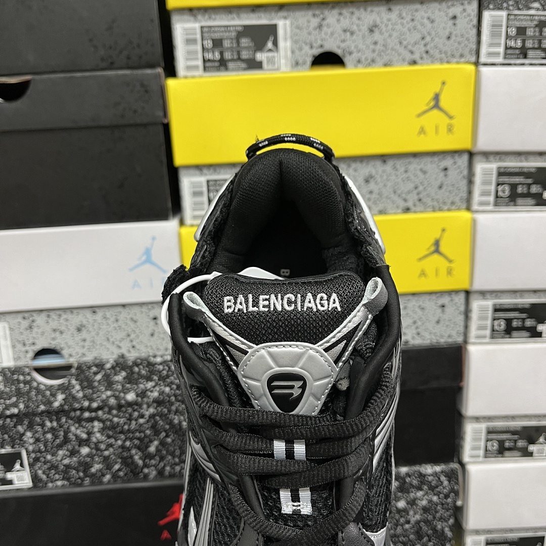 Balenciaga BLCG Runner 7.5 - Image 9