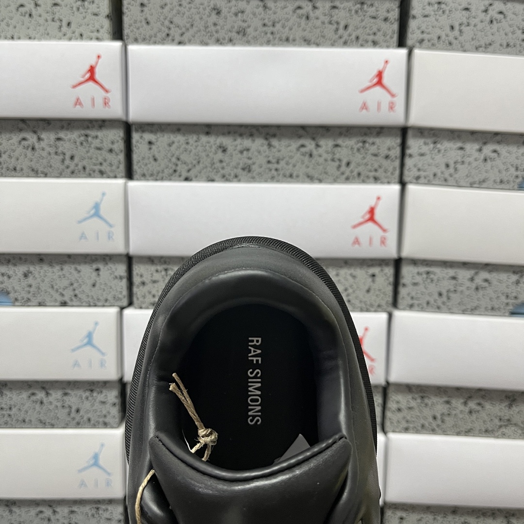 On Running Raf Simons Low Top (Black ANTEI) - Image 9