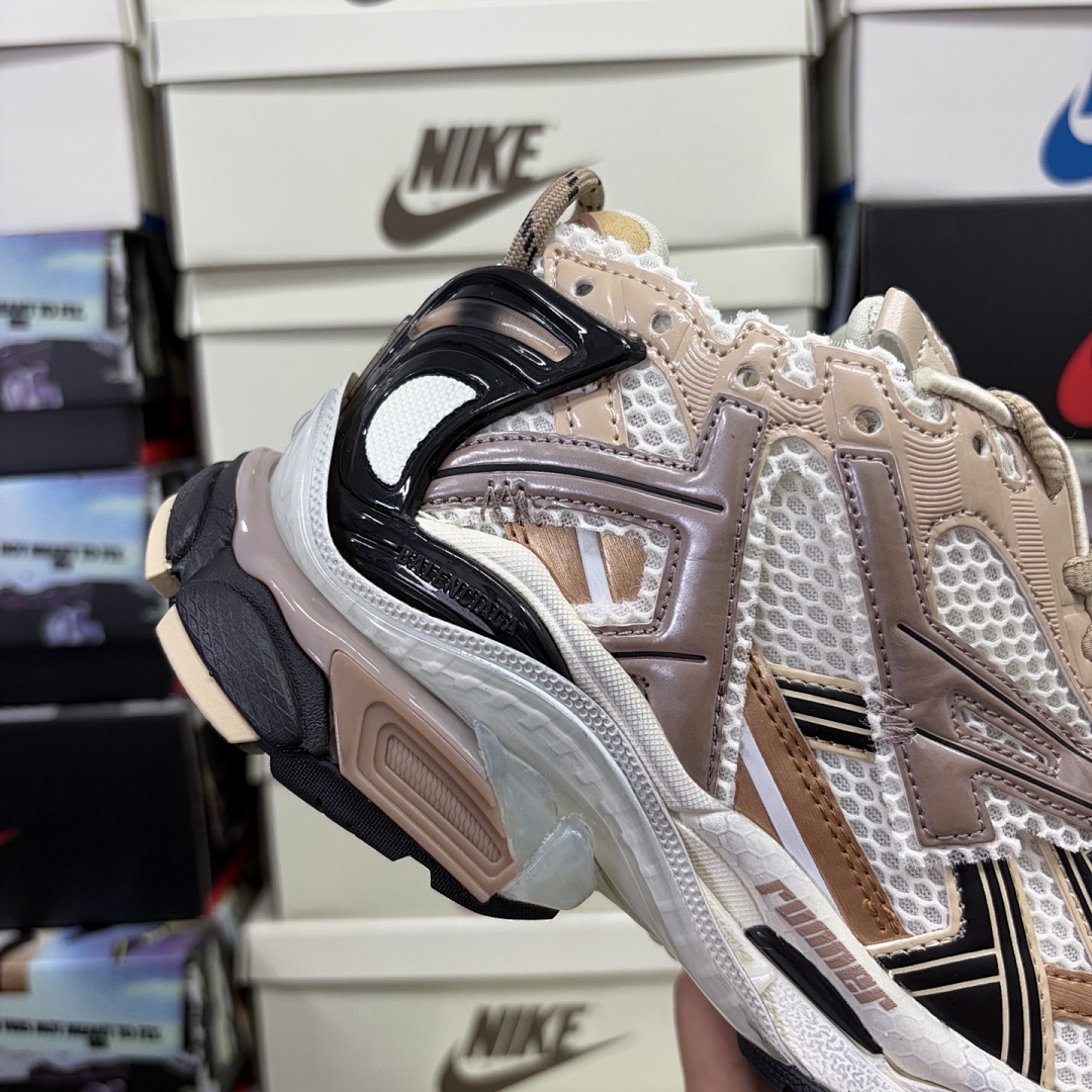 Balenciaga BLCG Runner7.0 - Image 73